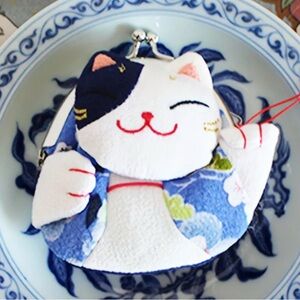 SALE **
White and Blue Kawaii Cat Plush Coin Purse